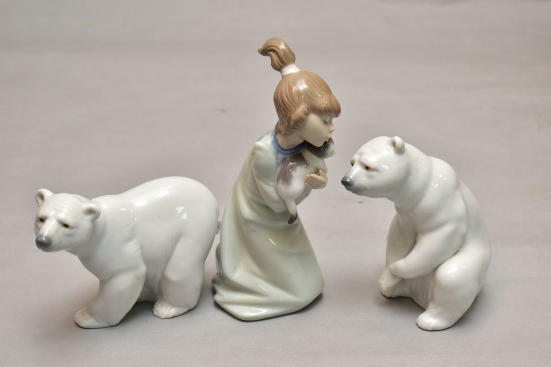 FOUR LLADRO POLAR BEAR FIGURES/GROUPS AND ANOTHER, comprising 8062 'A Snowy Sanctuary', 6745 'Arctic - Image 2 of 3