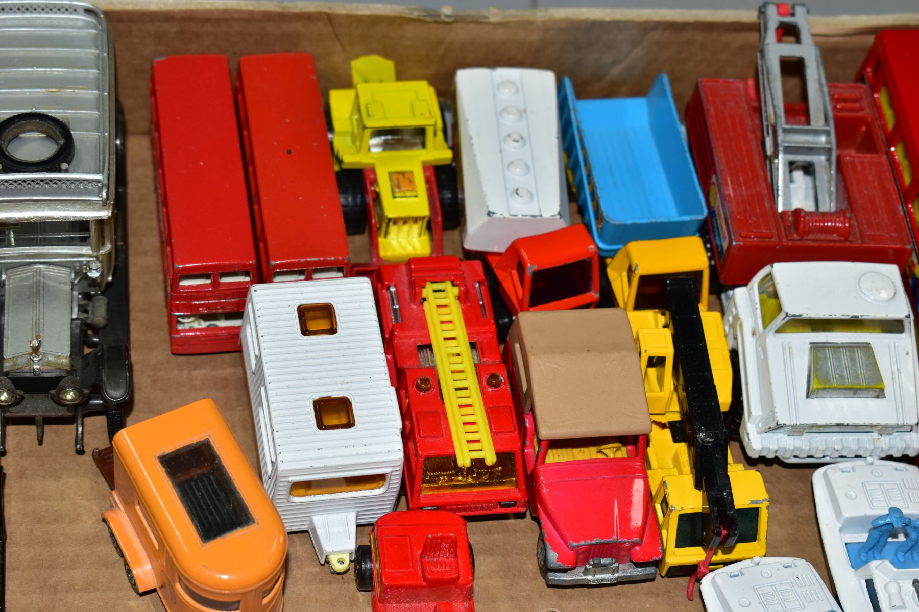 A QUANTITY OF BOXED AND UNBOXED DIECAST VEHICLES, to include a quantity of unboxed and assorted - Image 3 of 4