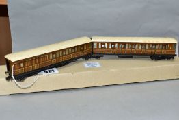 A BOXED HORNBY DUBLO PRE WAR L.N.E.R. GRESLEY ARTICULATED COACH, all 3rd No 45401 and 3rd/Brake No