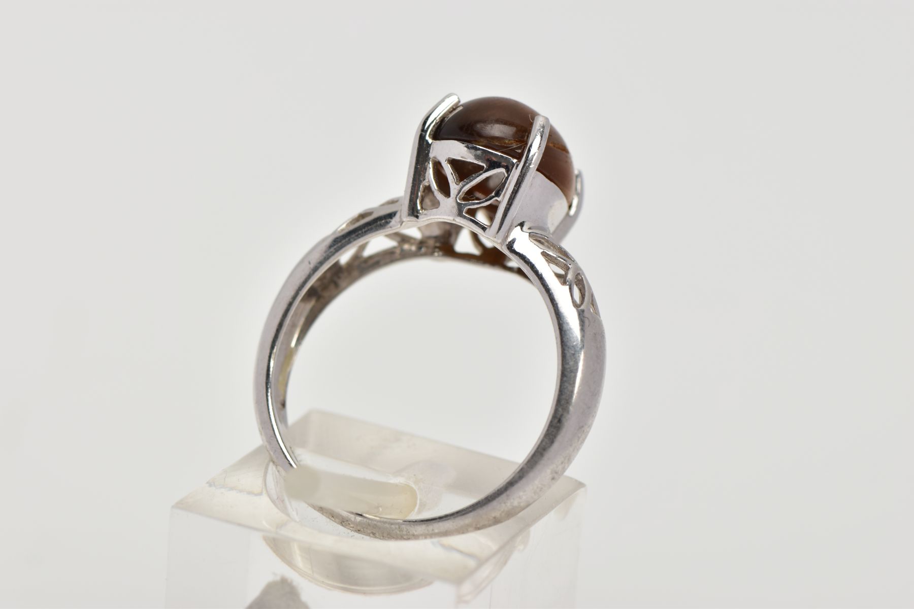 A 9CT WHITE GOLD, TIGER EYE SET RING, designed with an oval tiger eye cabochon, measuring - Image 3 of 4
