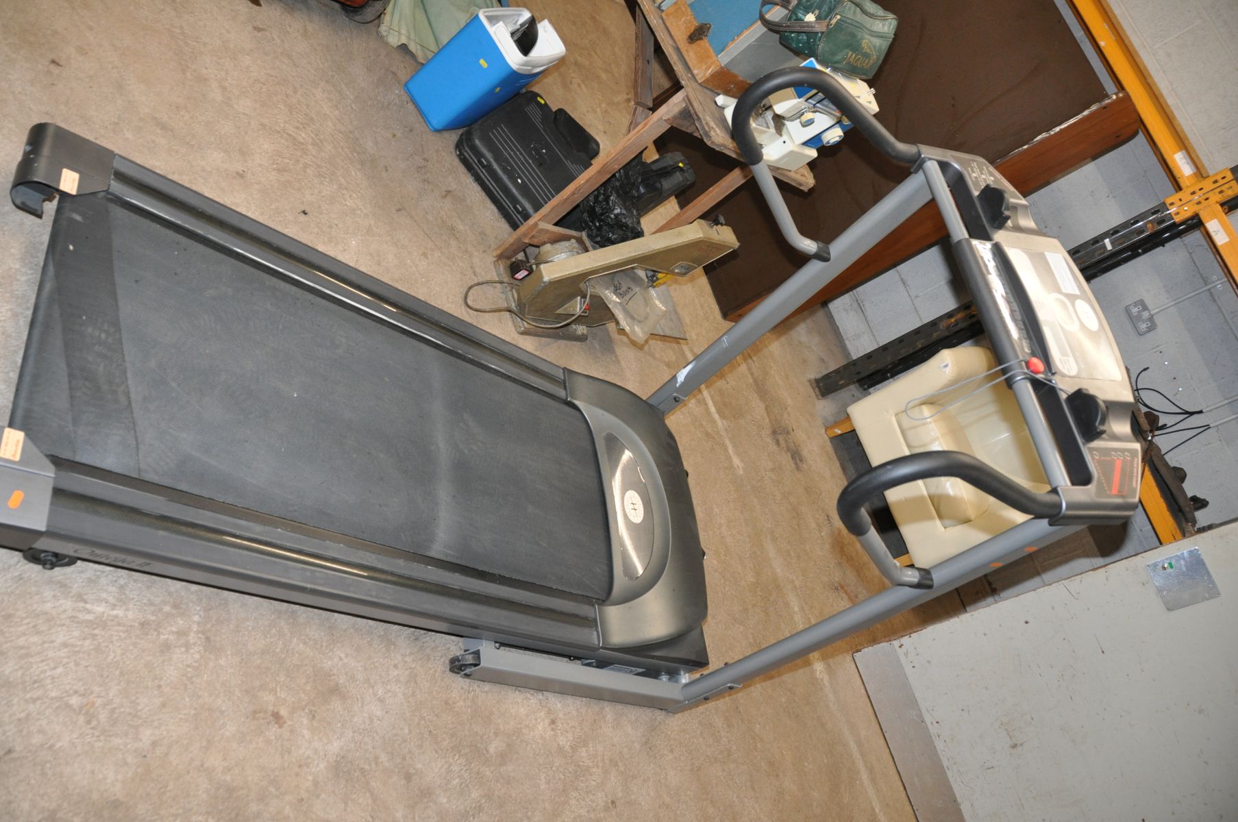 A HORIZON FITNESS OMEGA 2 CS TREADMILL with short power cable and Deadmans switch ( PAT pass and