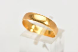 A 22CT GOLD WEDDING BAND, a flat cross section band measuring approximately 4.3mm in width, ring