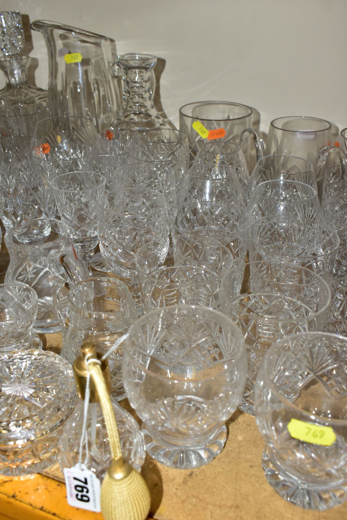 APPROXIMATELY SEVENTY FIVE PIECES OF CUT GLASS AND CRYSTAL, to include three decanters (one - Image 5 of 5