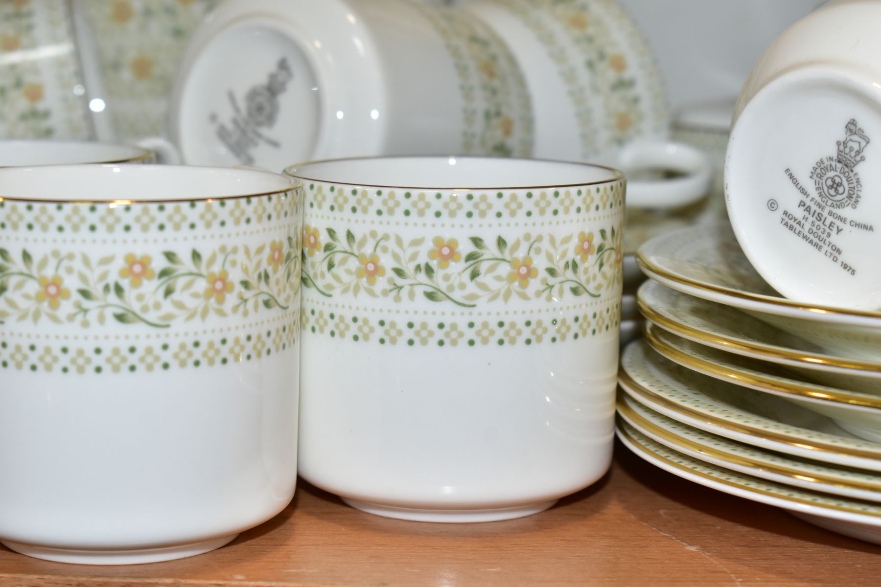 ROYAL DOULTON PAISLEY TEA/COFFEE WARES, comprising teapot, covered sugar bowl, milk/cream jug, two - Image 3 of 8