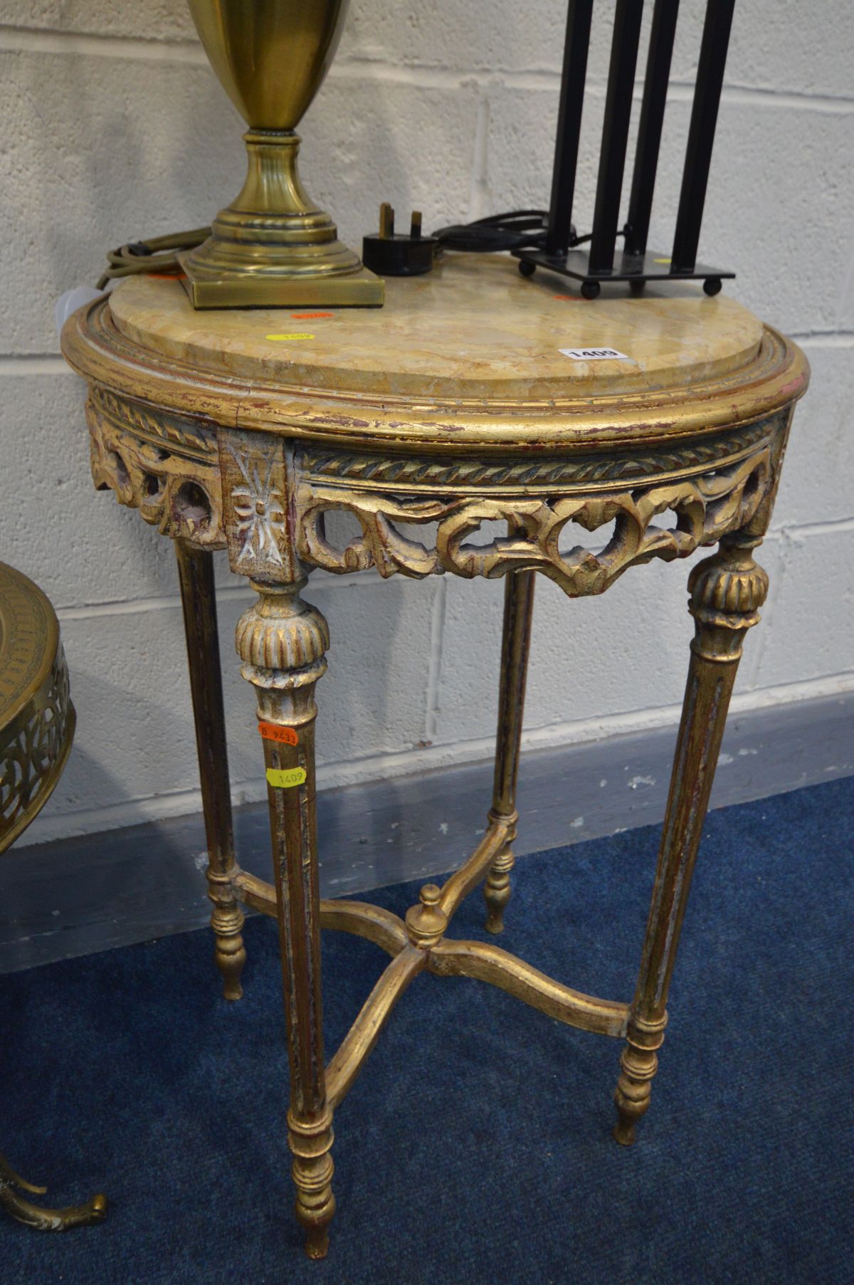 A LOUIS XVI STYLE GILT WOOD LAMP TABLE, with a circular marble insert, diameter 48cm x height - Image 2 of 2