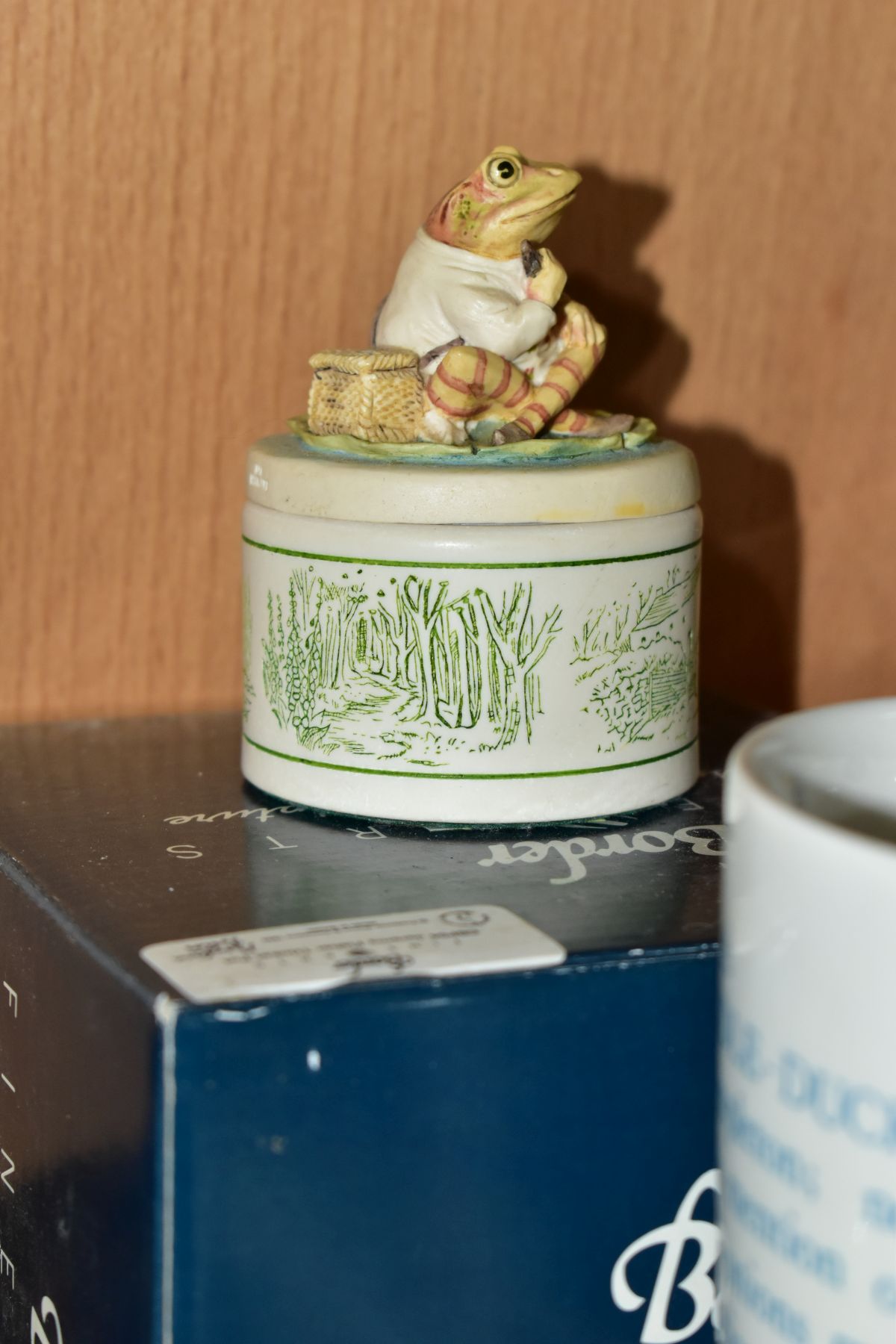 A COLLECTION OF BEATRIX POTTER RELATED CERAMICS, PRINTS AND COSTUME JEWELLERY, ETC, including a - Image 5 of 9