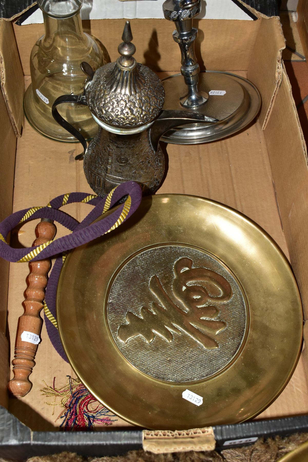 A BOX AND LOOSE OF ORIENTAL MIDDLE EASTERN METALWARES, PICTURES, etc, including a pair of brass - Bild 3 aus 8