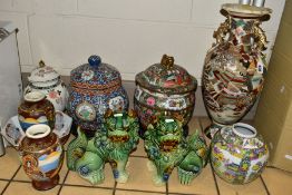 A GROUP OF 20TH CENTURY DECORATIVE ORIENTAL POTTERY AND PORCELAIN, ETC, including a Satsuma twin