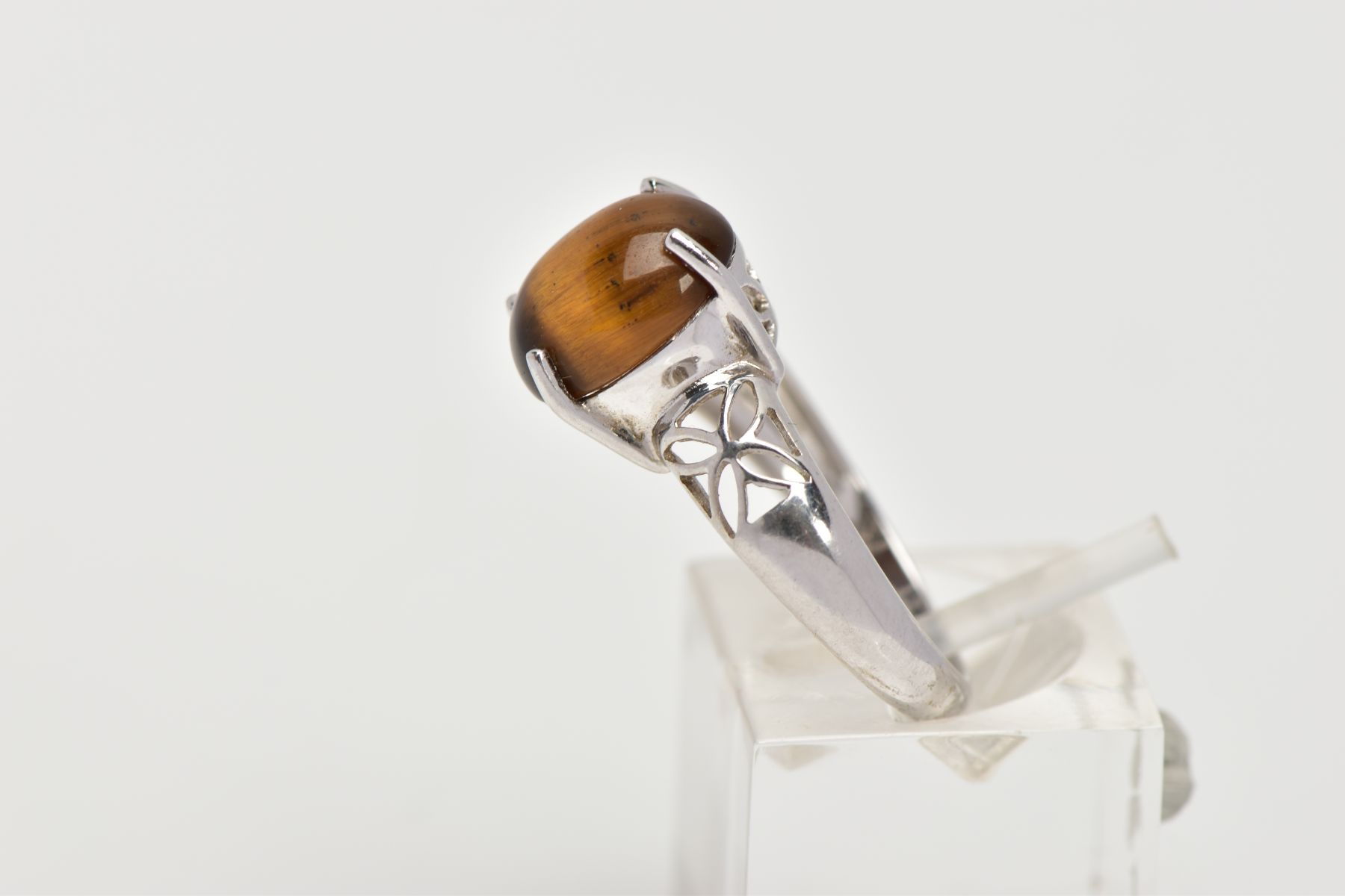 A 9CT WHITE GOLD, TIGER EYE SET RING, designed with an oval tiger eye cabochon, measuring - Image 2 of 4