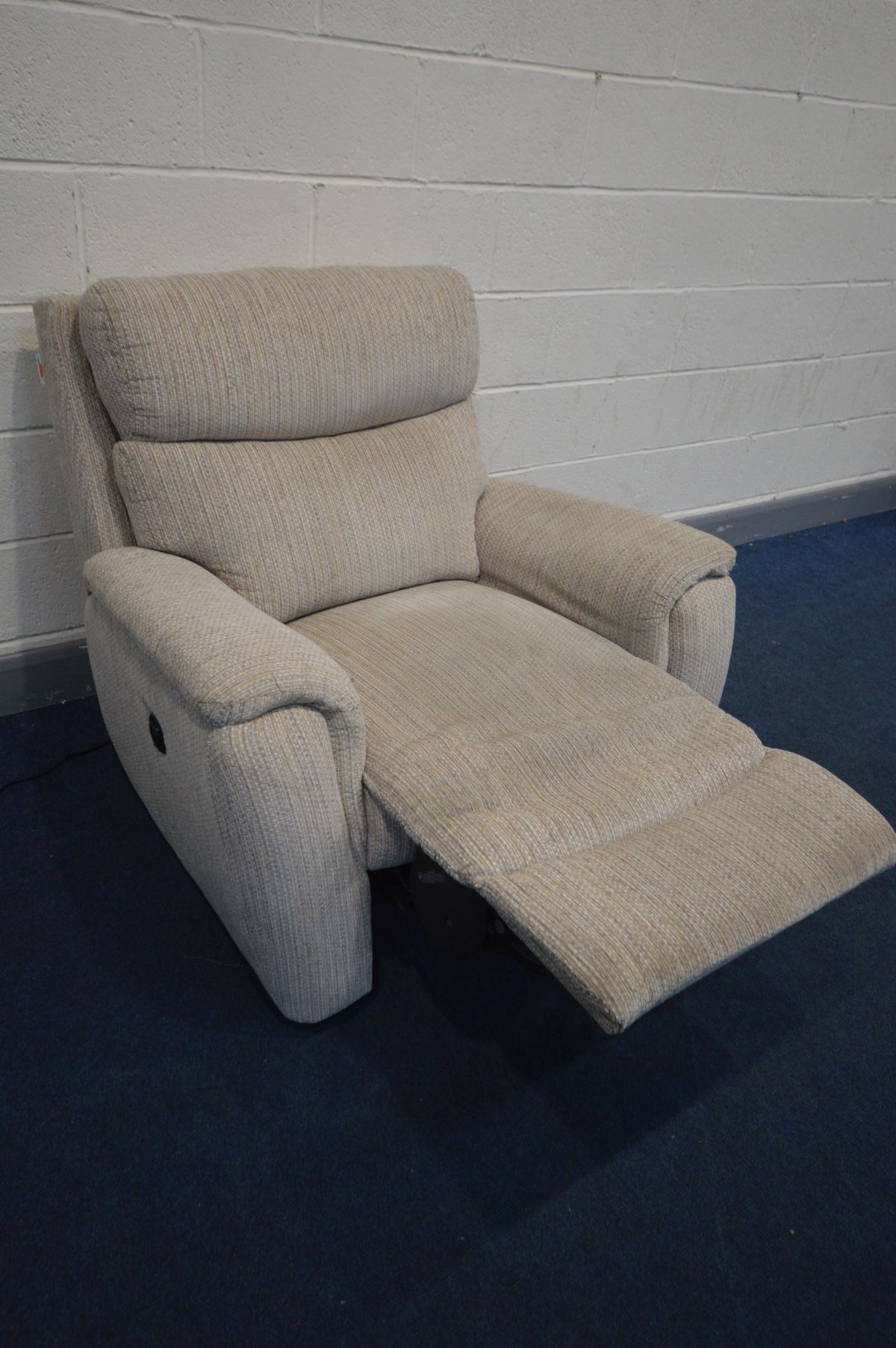 A LA-Z-BOY CREAM UPHOLSTERED ELECTRIC RECLINING ARMCHAIR - Image 2 of 2