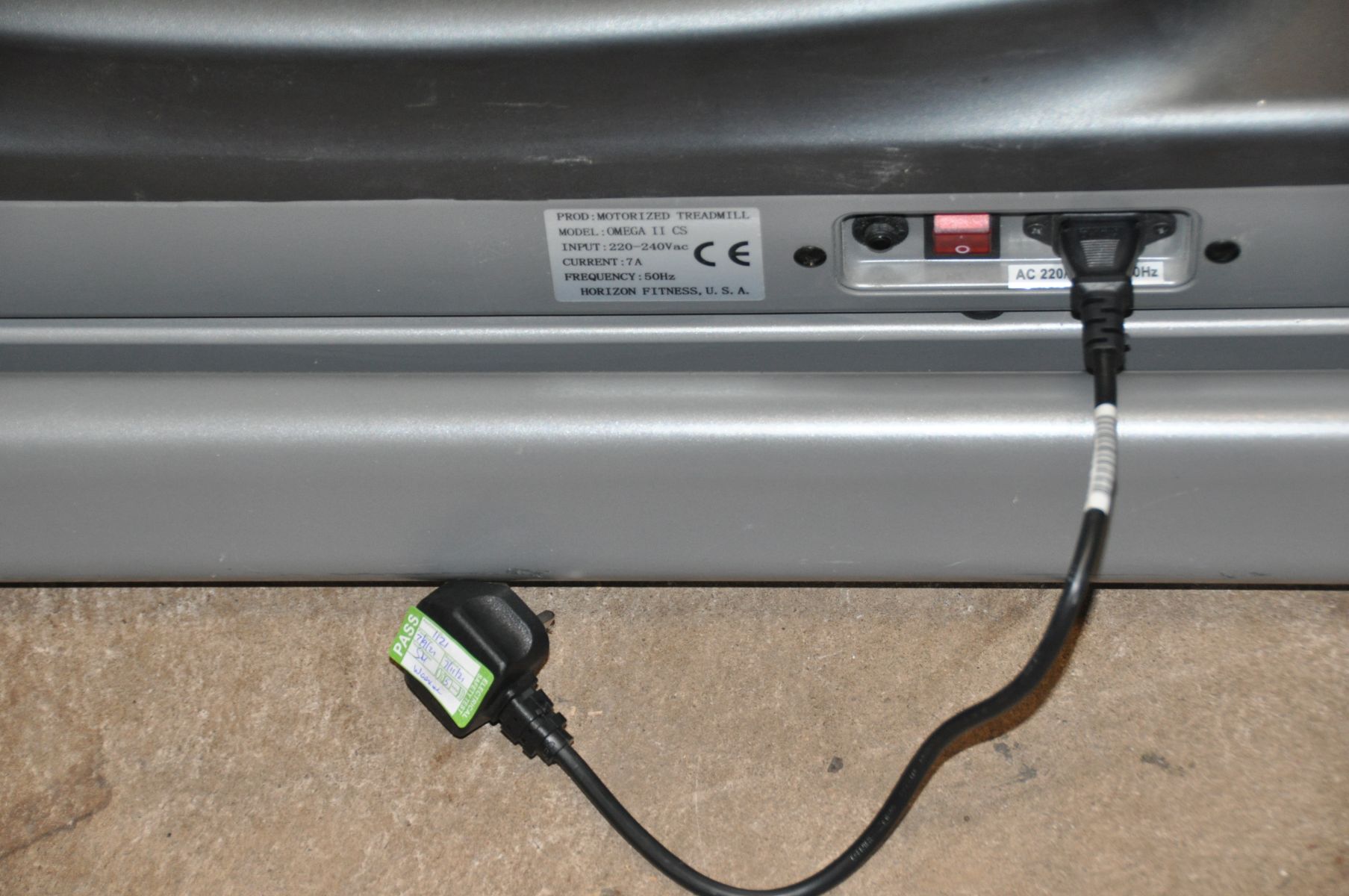 A HORIZON FITNESS OMEGA 2 CS TREADMILL with short power cable and Deadmans switch ( PAT pass and - Image 3 of 4
