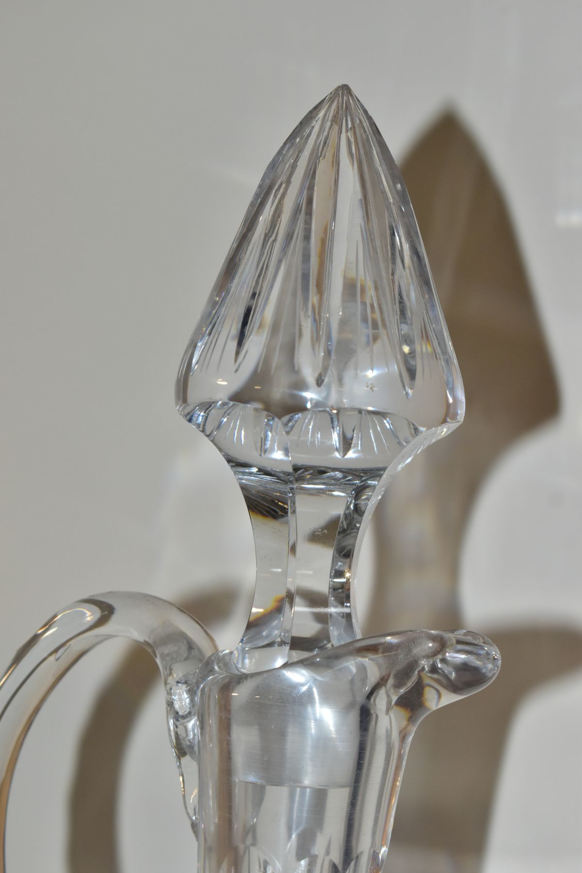A 20TH CENTURY CLEAR CUT GLASS CLARET JUG AND A SIMILAR DECANTER, the claret jug with a facet cut - Image 3 of 5