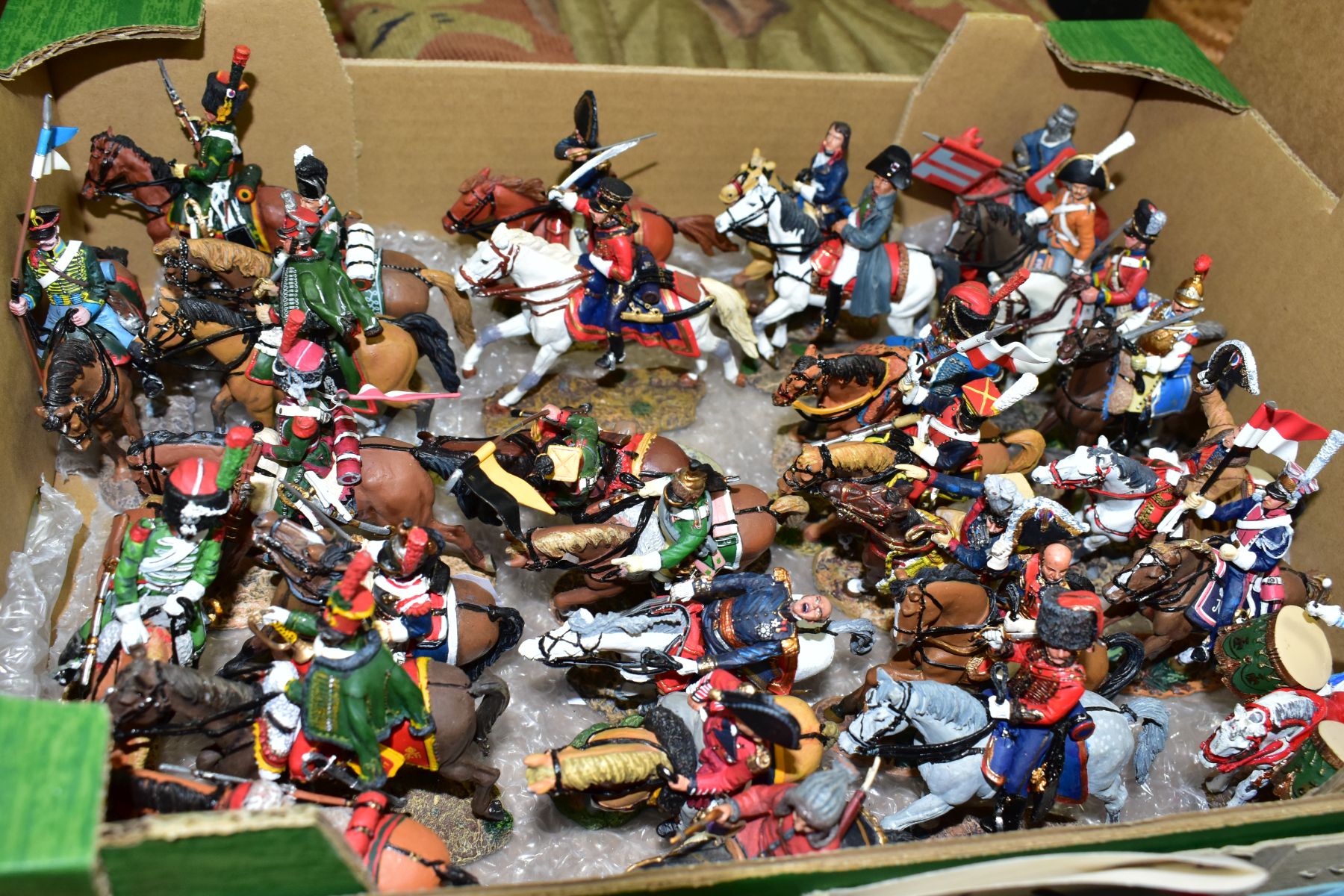 A COLLECTION OF THIRTY DELPRADO HISTORICAL CAVALRY FIGURES, including French and Russian mounted - Bild 4 aus 4