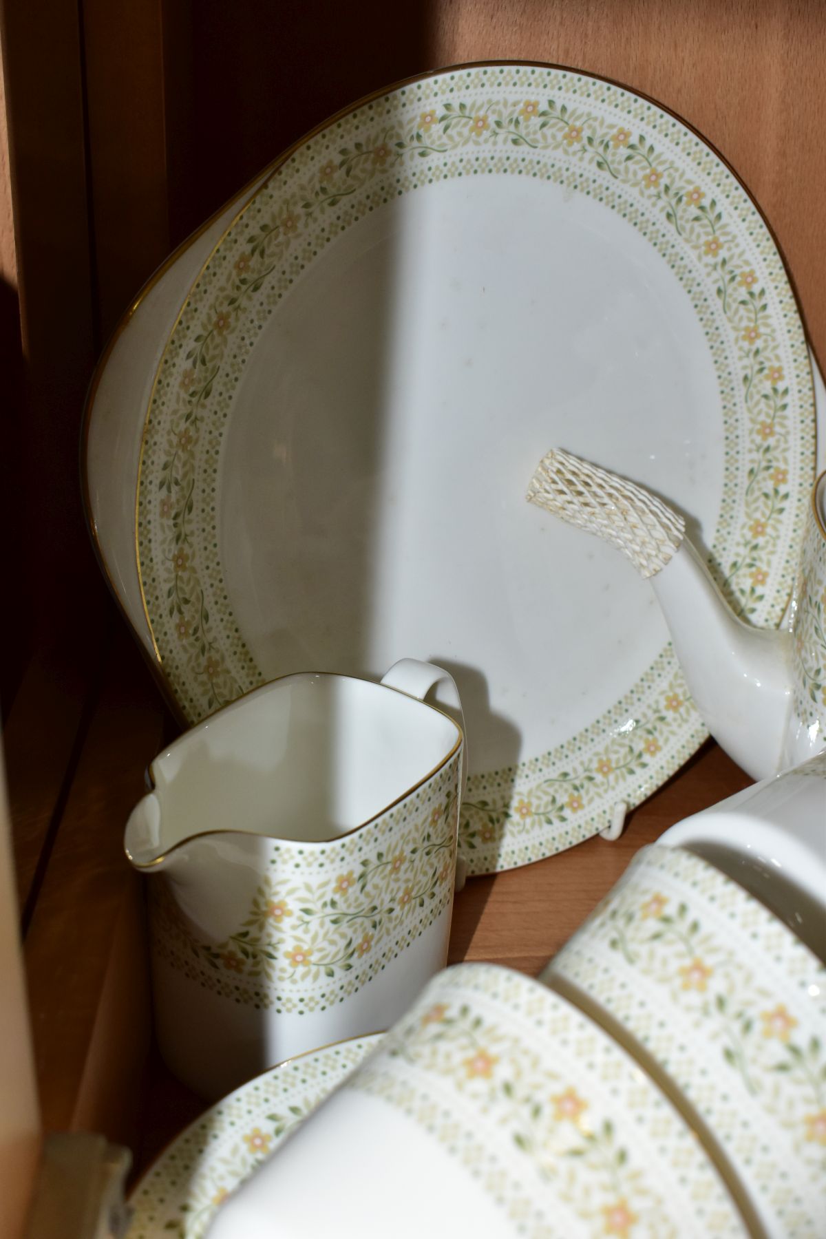 ROYAL DOULTON PAISLEY TEA/COFFEE WARES, comprising teapot, covered sugar bowl, milk/cream jug, two - Image 5 of 8
