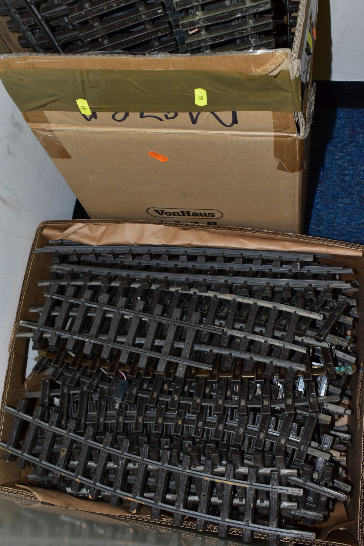 A QUANTITY OF UNBOXED AND ASSORTED G SCALE TRACK, majority by LGB, quantity of wheelsets, motors, - Image 4 of 4