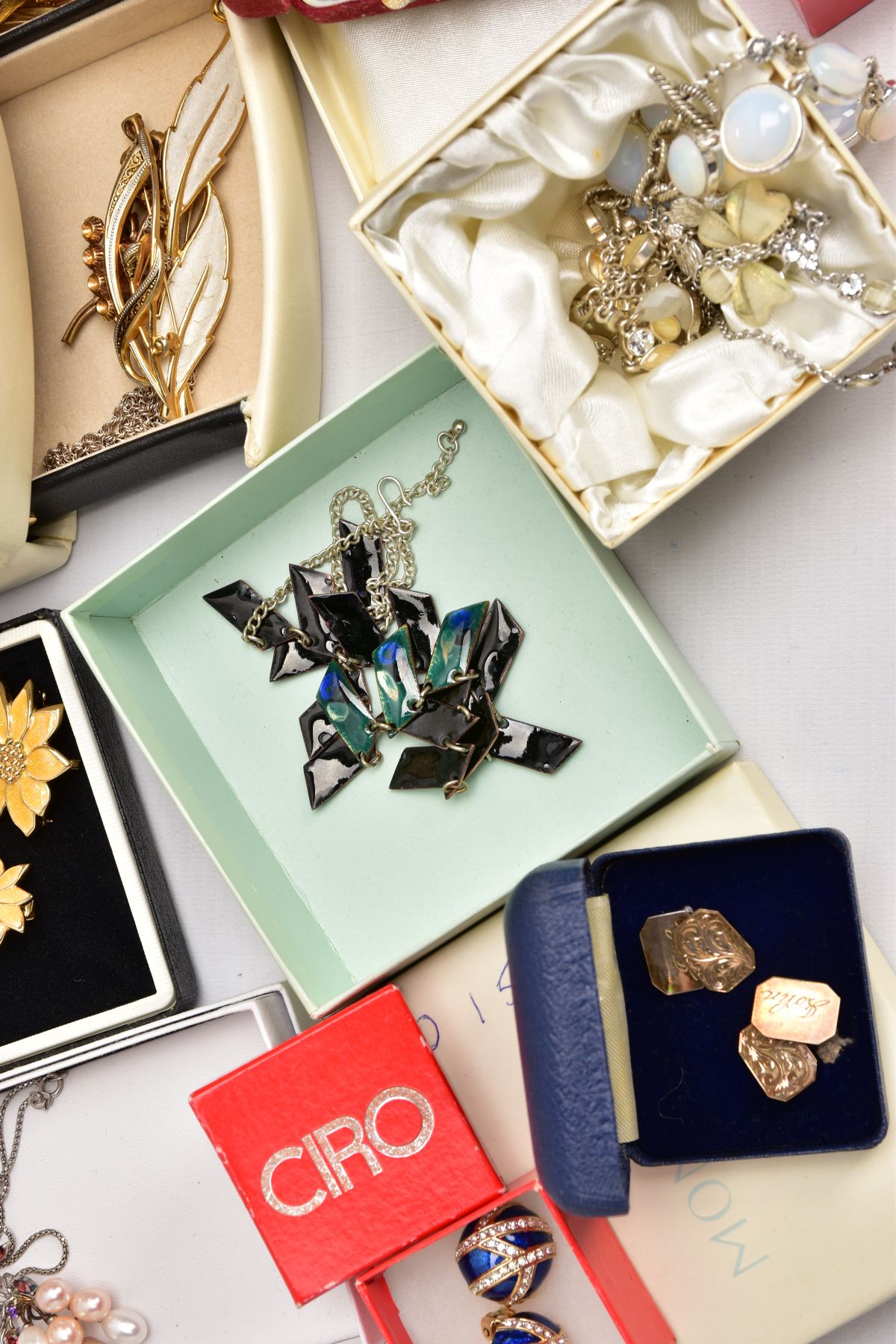 A BOX OF COSTUME JEWELLERY, to include a large quantity of costume jewellery, a silver multi - Image 10 of 12