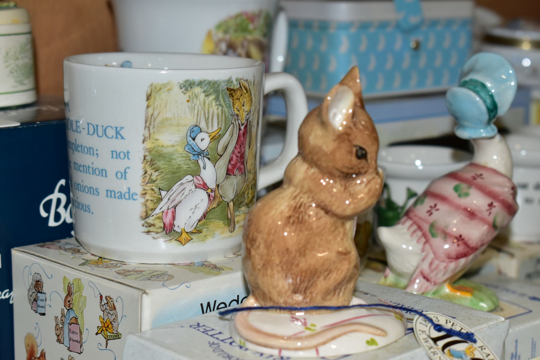 A COLLECTION OF BEATRIX POTTER RELATED CERAMICS, PRINTS AND COSTUME JEWELLERY, ETC, including a - Image 6 of 9