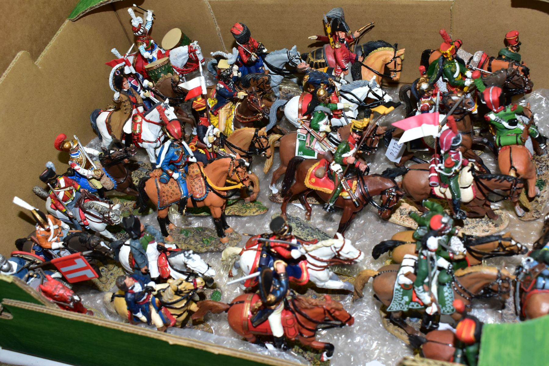 A COLLECTION OF THIRTY DELPRADO HISTORICAL CAVALRY FIGURES, including French and Russian mounted - Bild 2 aus 4