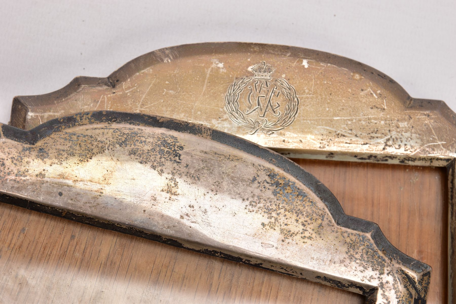 TWO EARLY 20TH CENTURY SILVER PHOTOGRAPH FRAMES, both of a similar design with arched top, one - Image 3 of 4