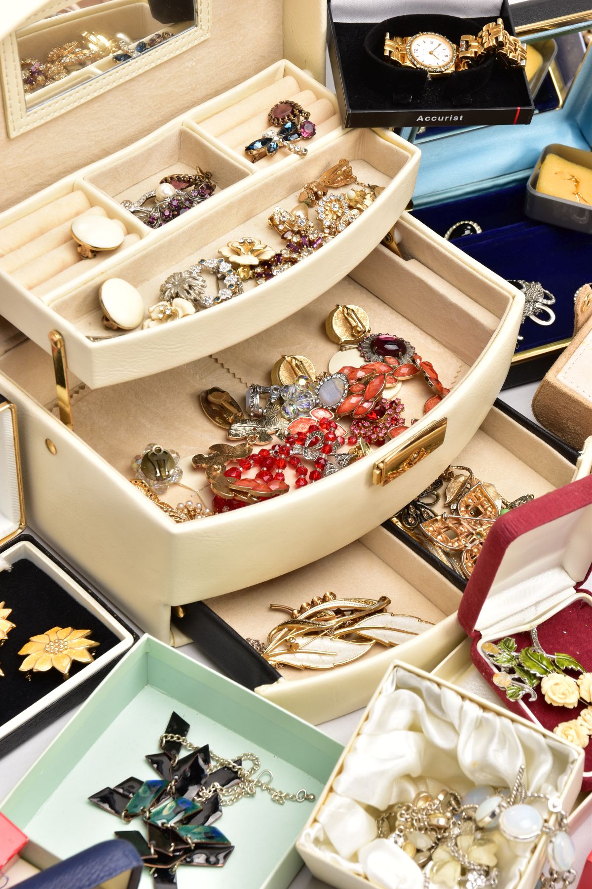 A BOX OF COSTUME JEWELLERY, to include a large quantity of costume jewellery, a silver multi - Image 11 of 12