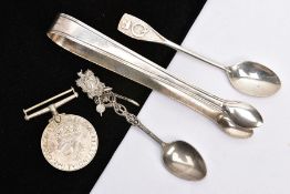 A PAIR OF SILVER SUGAR TONGS, TWO TEASPOONS AND A WWII MEDAL, a pair of Georgian reeded design sugar