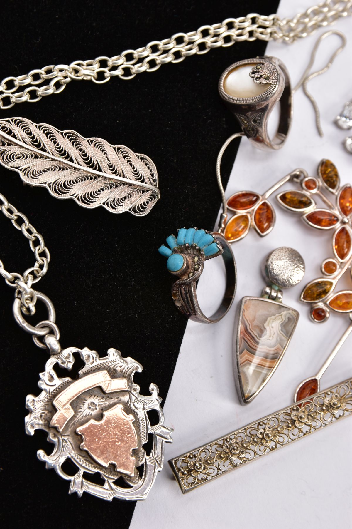 A SELECTION OF SILVER AND WHITE METAL JEWELLERY, to include a silver and rose gold detailed shield - Image 3 of 3