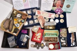 A LARGE BOX CONTAINING WORLD COINAGE to include a seventeen coin set of Cook Islands photo