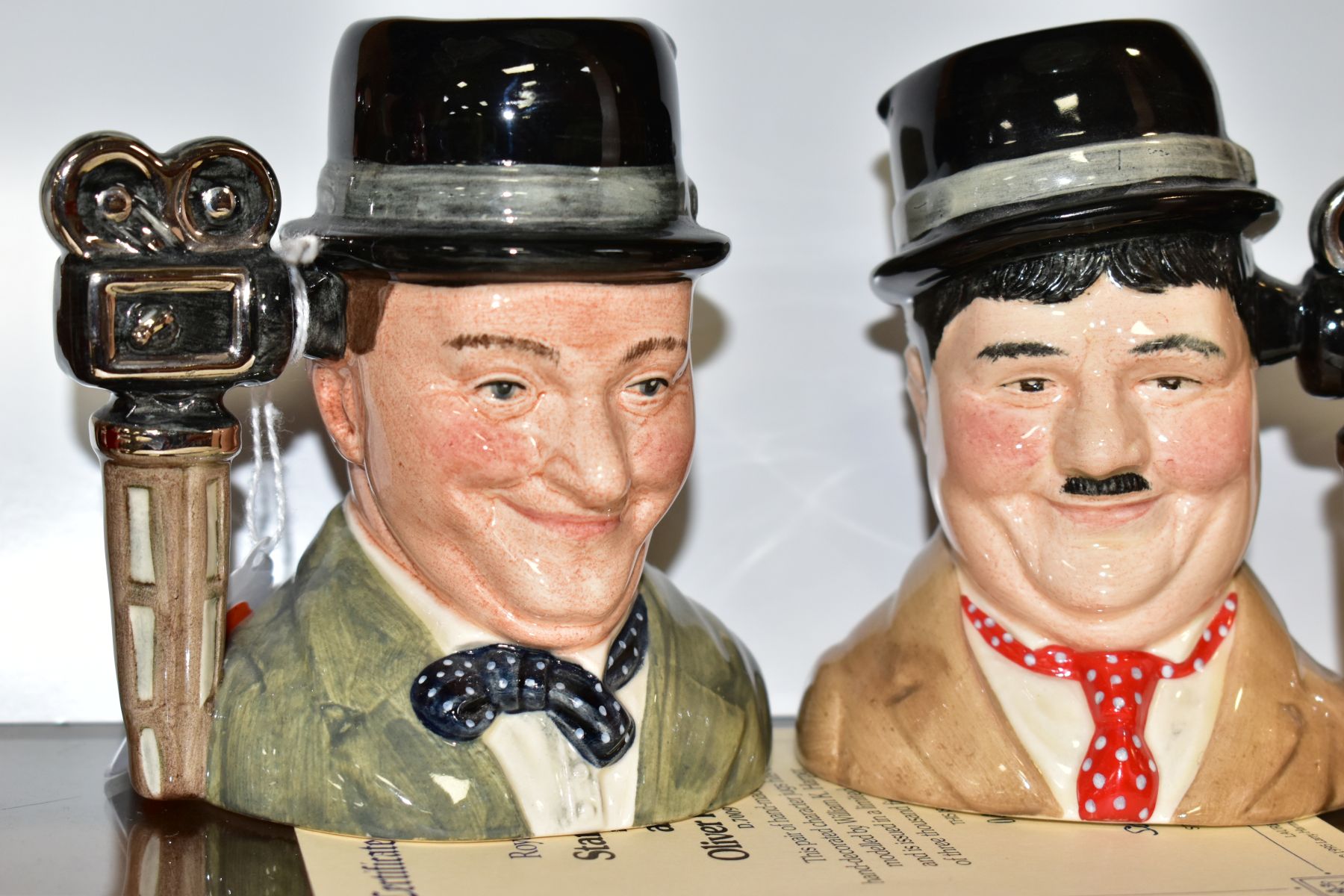 A PAIR OF ROYAL DOULTON LIMITED EDITION CHARACTER JUGS, from Laurel and Hardy, Stan Laurel D7008 and - Image 3 of 4