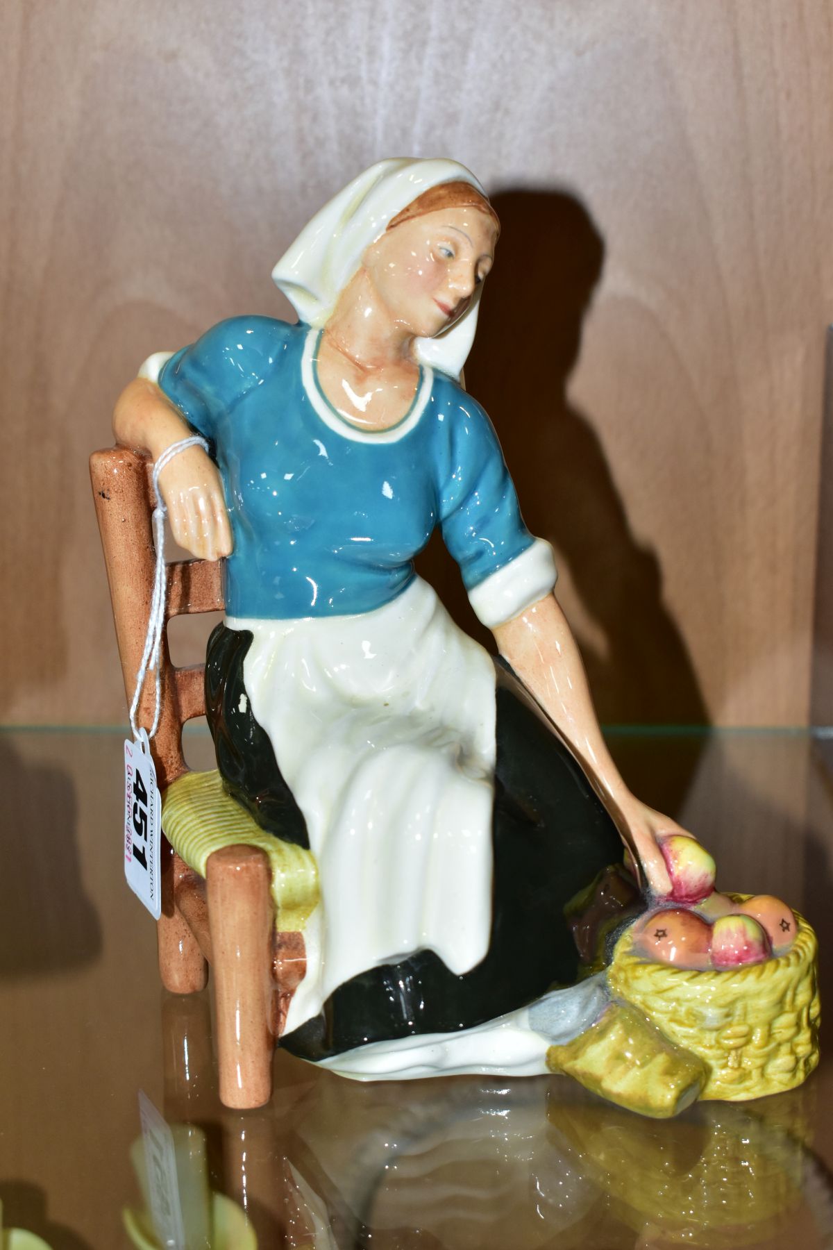 A ROYAL DOULTON FIGURE 'The Apple Maid' HN2160, height 17cm (condition: no obvious damage)