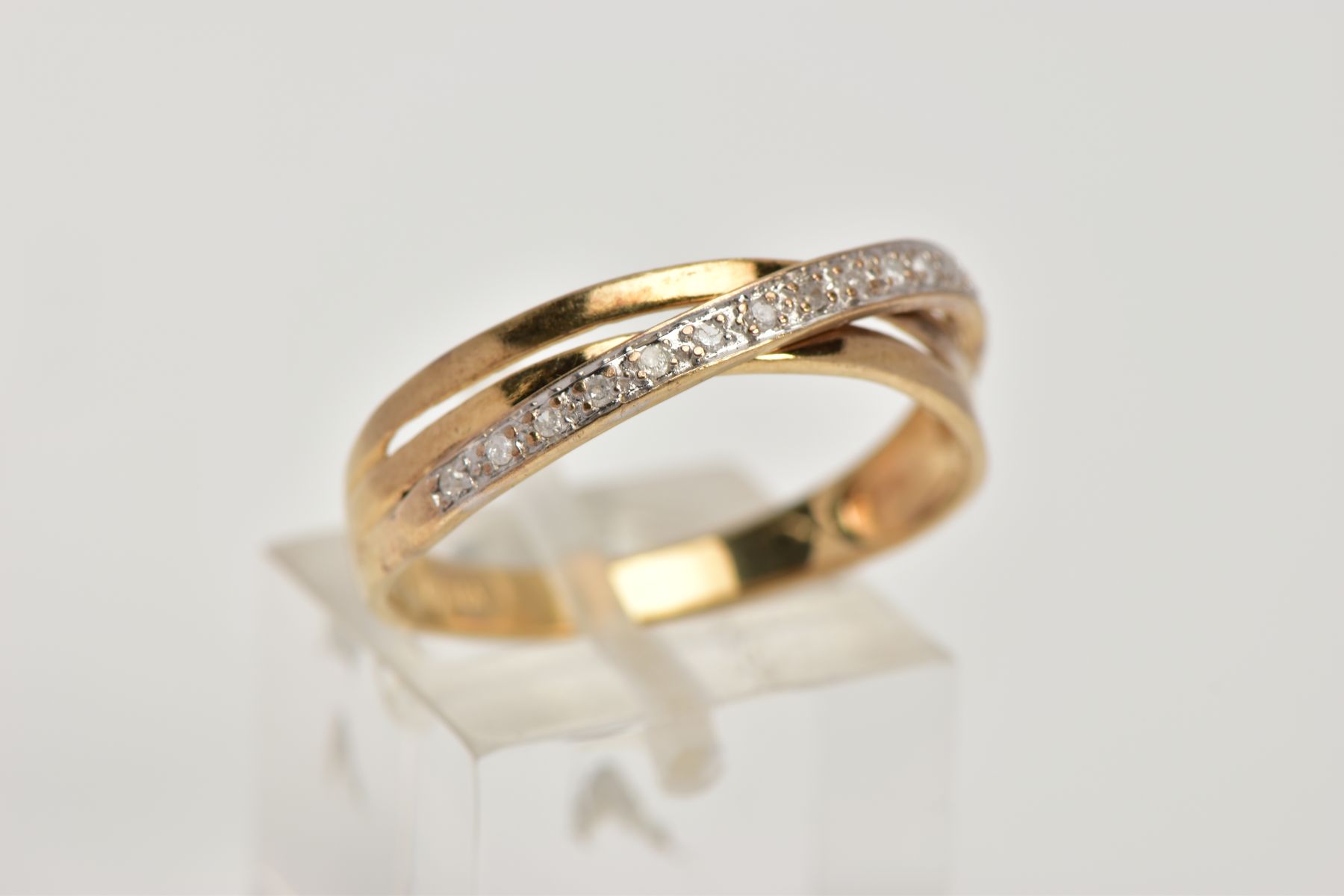 A 9CT GOLD DIAMOND CROSSOVER RING, designed with a row of single cut diamonds, hallmarked 9ct gold - Image 4 of 4