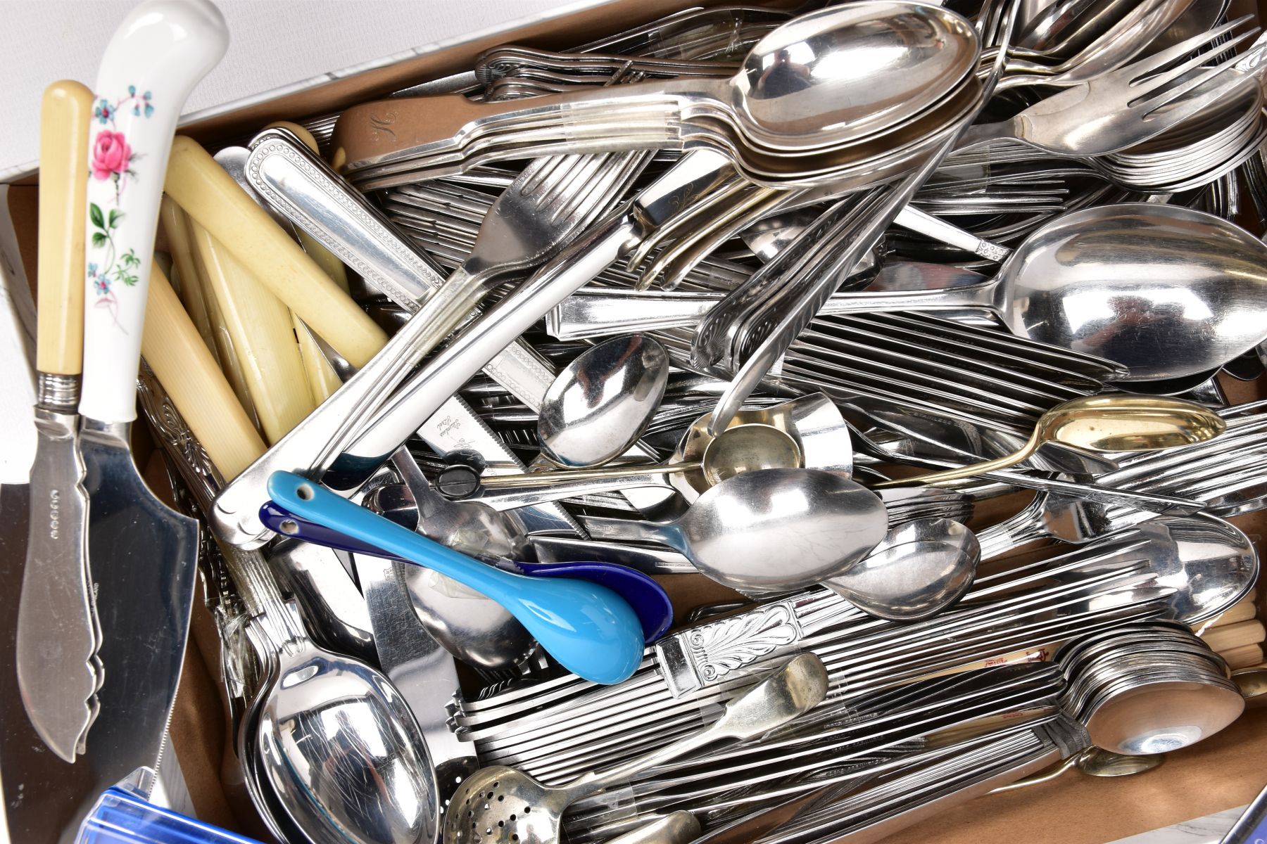 A BOX OF CUTLERY, to include a 1960's silver napkin ring, an Edwardian silver condiment spoon, a - Image 4 of 4