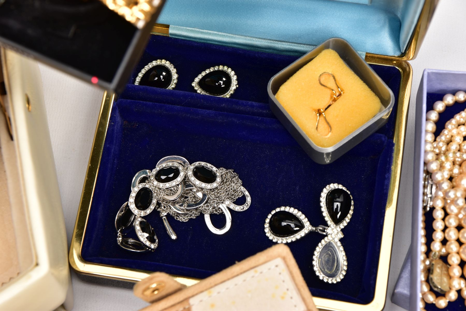 A BOX OF COSTUME JEWELLERY, to include a large quantity of costume jewellery, a silver multi - Image 7 of 12