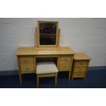 A WILLIS AND GAMBIER, ESPRIT COLLECTION LIGHT OAK BEDROOM SUITE, comprising a dressing table with