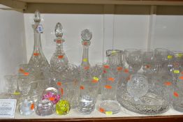 A QUANTITY OF GLASSWARE to include six paperweights including Caithness 'Pebble', 'Moonflower'