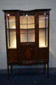 AN EDWARDIAN MAHOGANY AND STRUNG INLAID DISPLAY CABINET, the two doors flanking a concave glazed