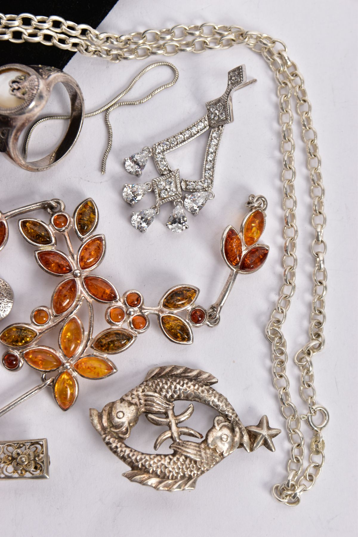 A SELECTION OF SILVER AND WHITE METAL JEWELLERY, to include a silver and rose gold detailed shield - Image 2 of 3