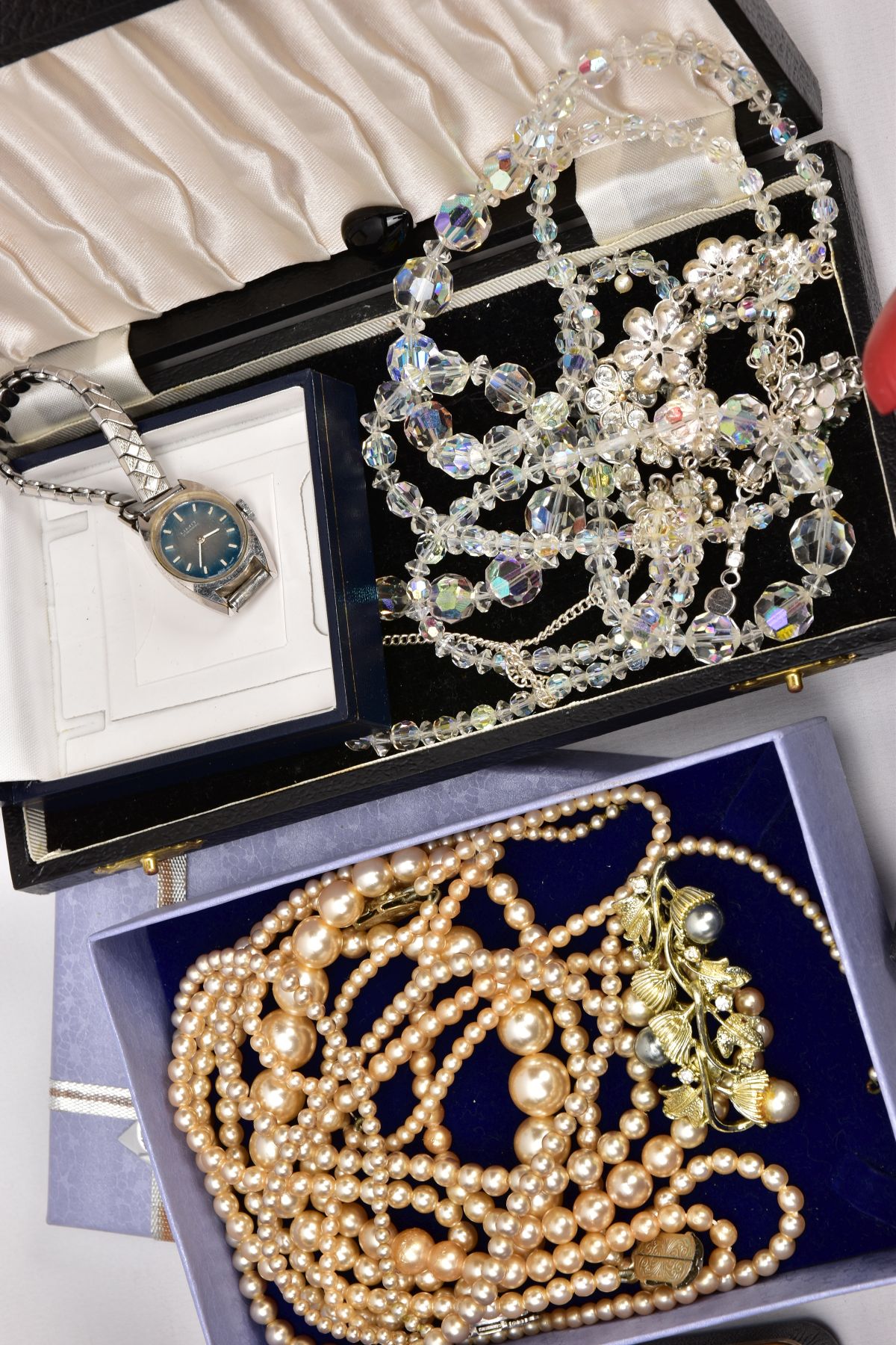 A BOX OF COSTUME JEWELLERY, to include a large quantity of costume jewellery, a silver multi - Image 6 of 12