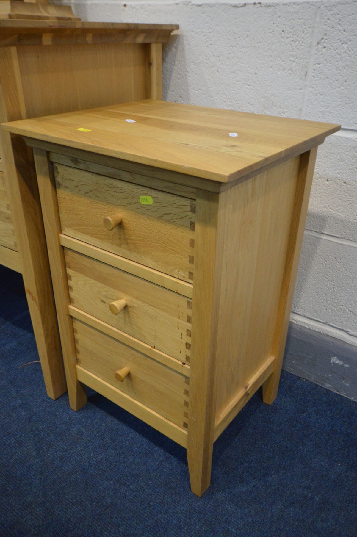 A WILLIS AND GAMBIER, ESPRIT COLLECTION LIGHT OAK BEDROOM SUITE, comprising a dressing table with - Image 2 of 3