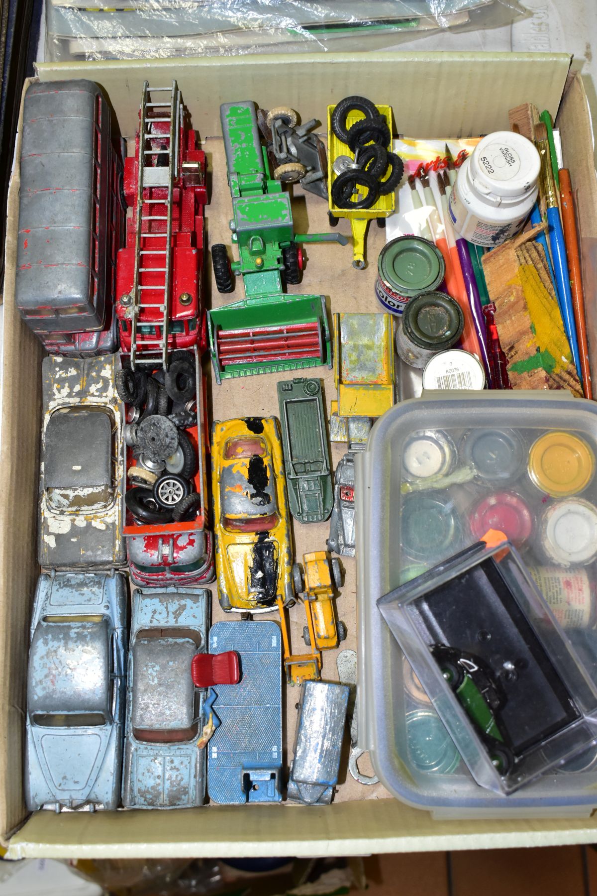 A SMALL QUANTITY OF UNBOXED AND ASSORTED PLAYWORN DIECAST VEHICLES, to include Spot-On Armstrong