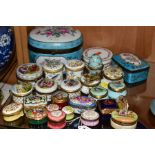 A COLLECTION OF LATE 18TH, 19TH AND 20TH CENTURY PORCELAIN AND ENAMEL BOXES, ETC, including a late