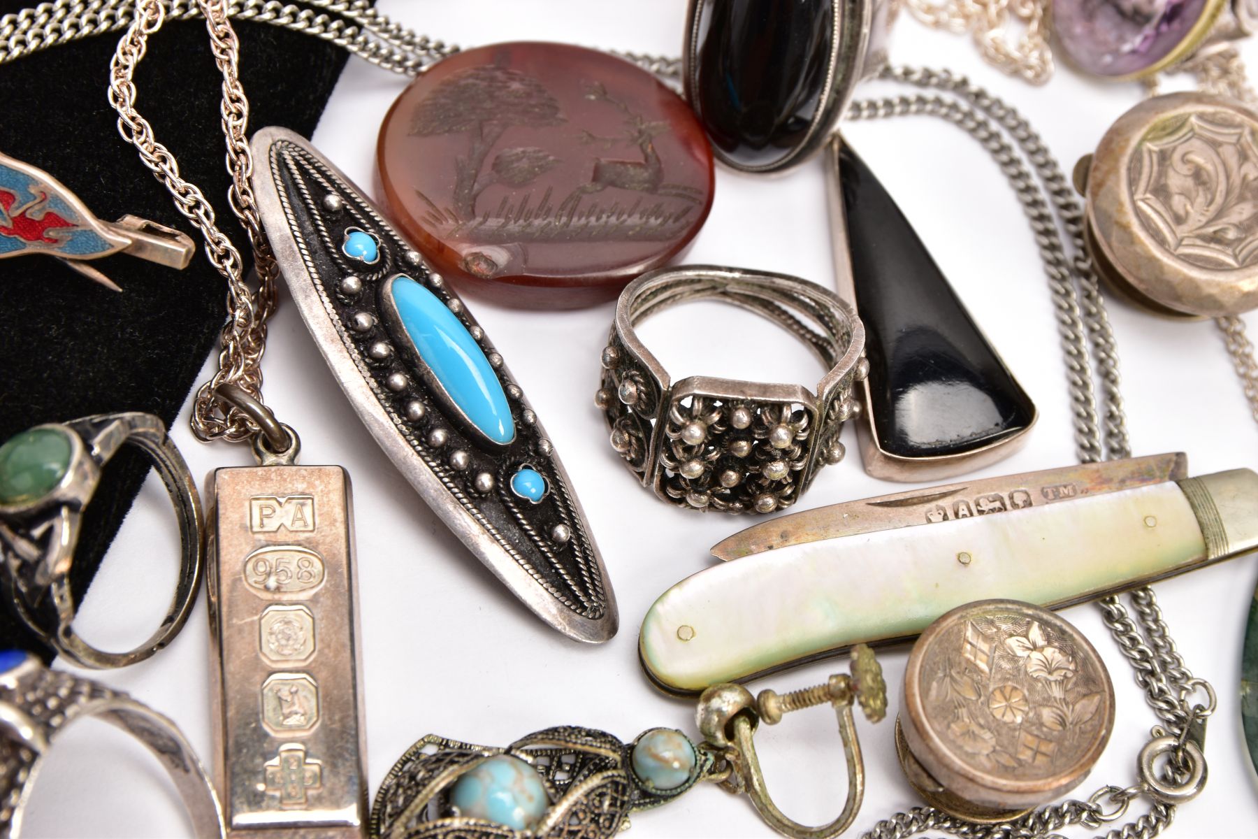 A TRAY OF ASSORTED SILVER AND WHITE METAL JEWELLERY, to include a silver ingot pendant, hallmarked - Image 4 of 4