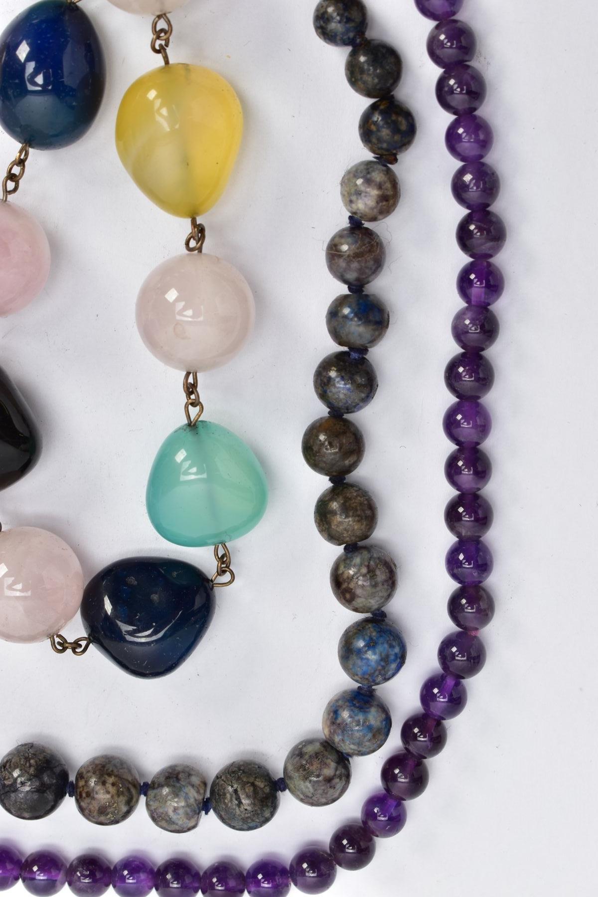 A SELECTION OF GEM BEAD NECKLACES, to include two amethyst bead necklaces, a carved amethyst - Image 6 of 7