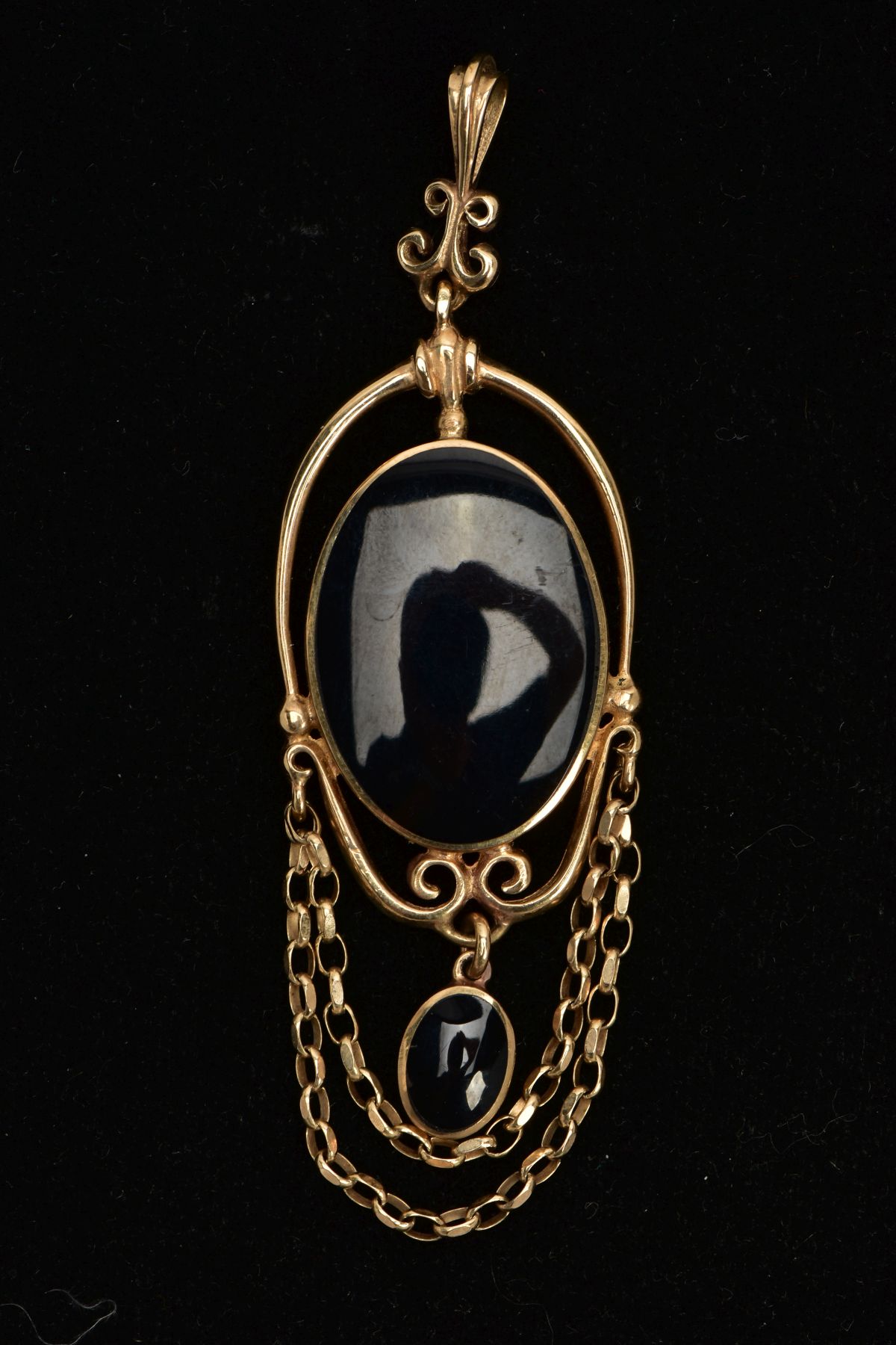 A 9CT GOLD ONYX PENDANT, the oval collet set onyx within a scrolling wire surround suspending a - Image 2 of 4