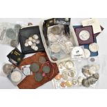 A BOX OF MIXED COINAGE, to include a packet of over 250gr of 925 and .500 silver coins a small