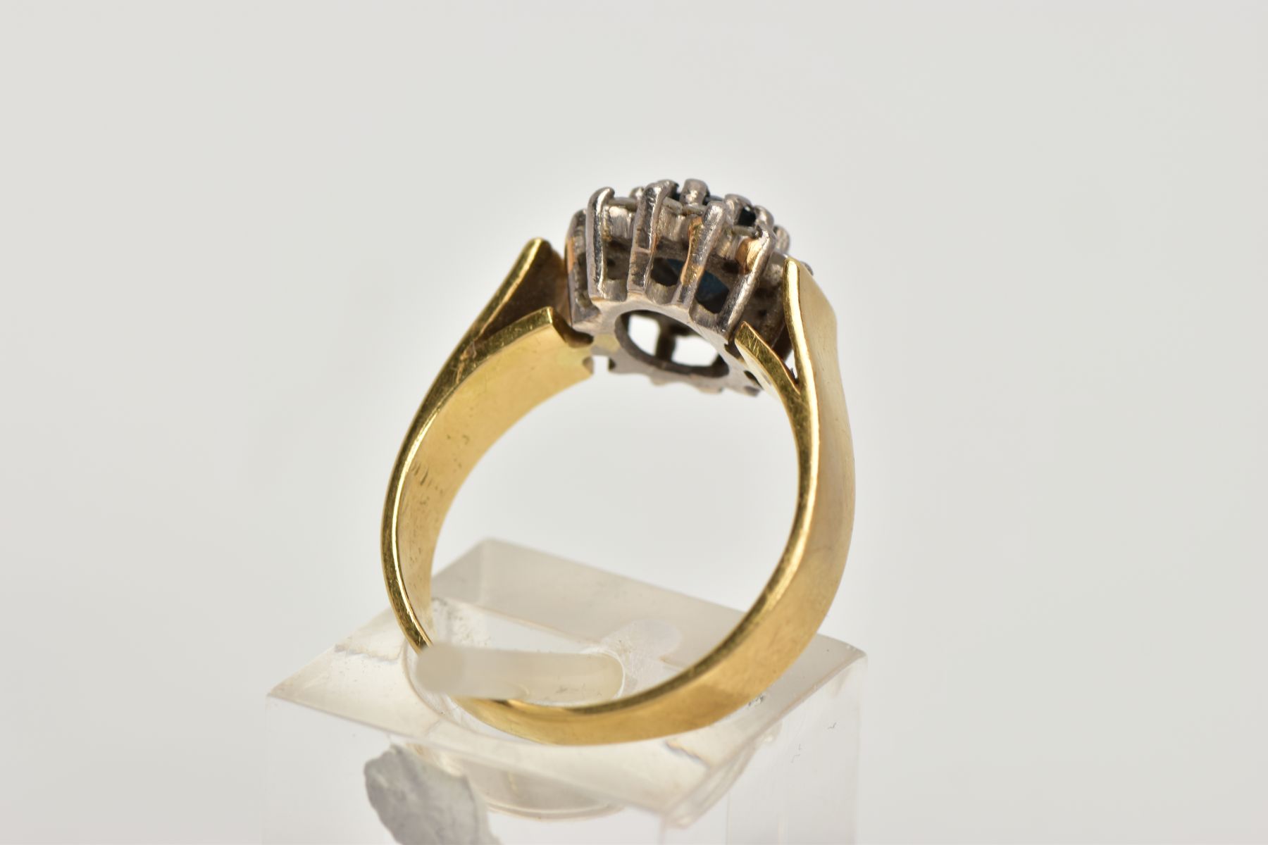 AN 18CT GOLD DIAMOND AND SAPPHIRE CLUSTER RING, centring on an oval cut deep blue sapphire, within a - Image 3 of 4