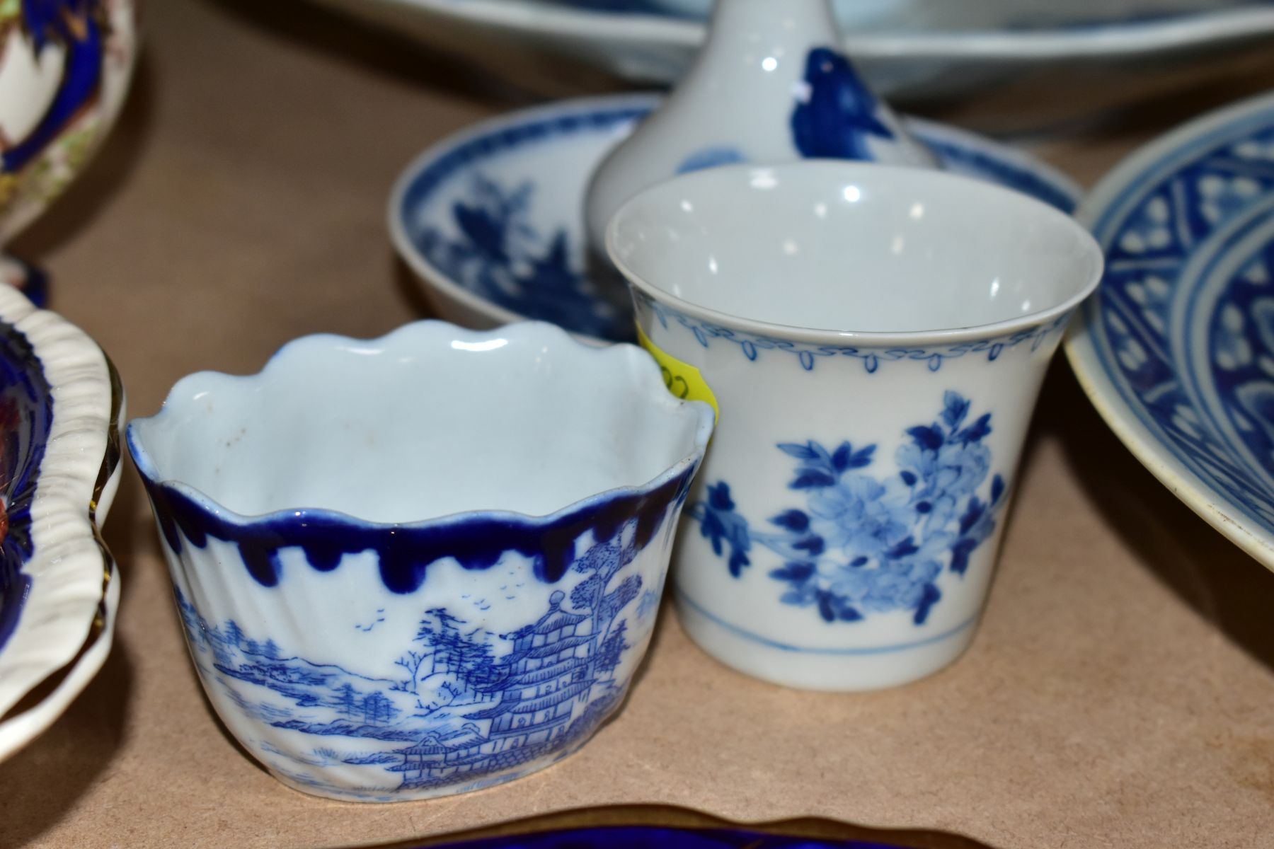 A GROUP OF TWELVE PIECES OF LATE 18TH AND 20TH CENTURY ORIENTAL CERAMICS, mostly blue and white, - Image 4 of 15