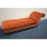 AN EDWARDIAN ORANGE UPHOLSTERED CHAISE LONGUE, length 180cm