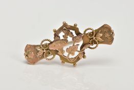 AN EARLY 20TH CENTURY, 9CT GOLD SWEETHEART BROOCH, decorative floral, foliate and rope twist design,