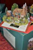 A BOXED LIMITED EDITION LILLIPUT LANE SCULPTURE, Harvest Home L2102, No. 0172/4950 with