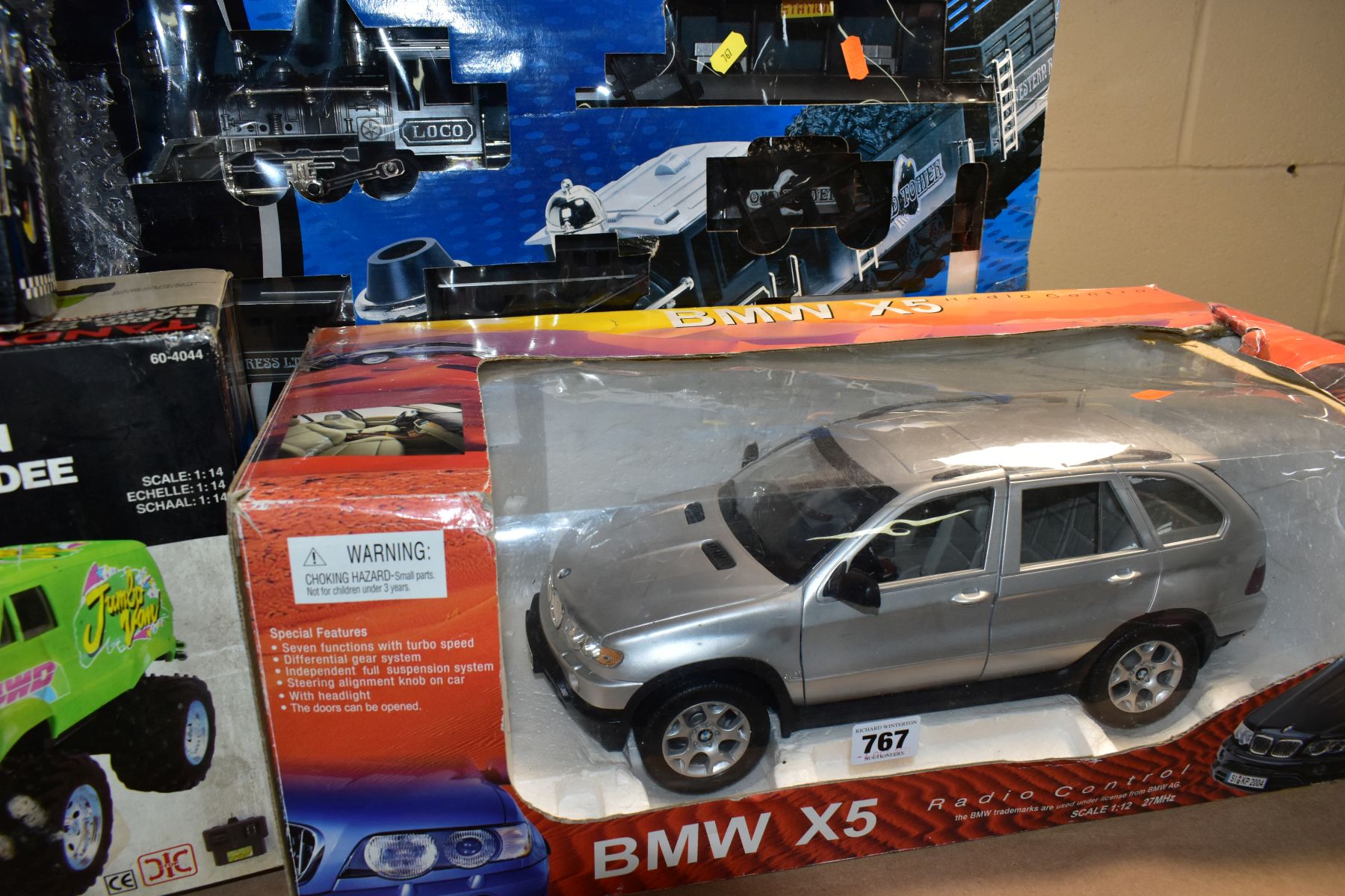 A QUANTITY OF ASSORTED BOXED MODERN TOYS, NEWTON, plastic radio control BMW X5 car, 1/12 scale, - Image 2 of 4